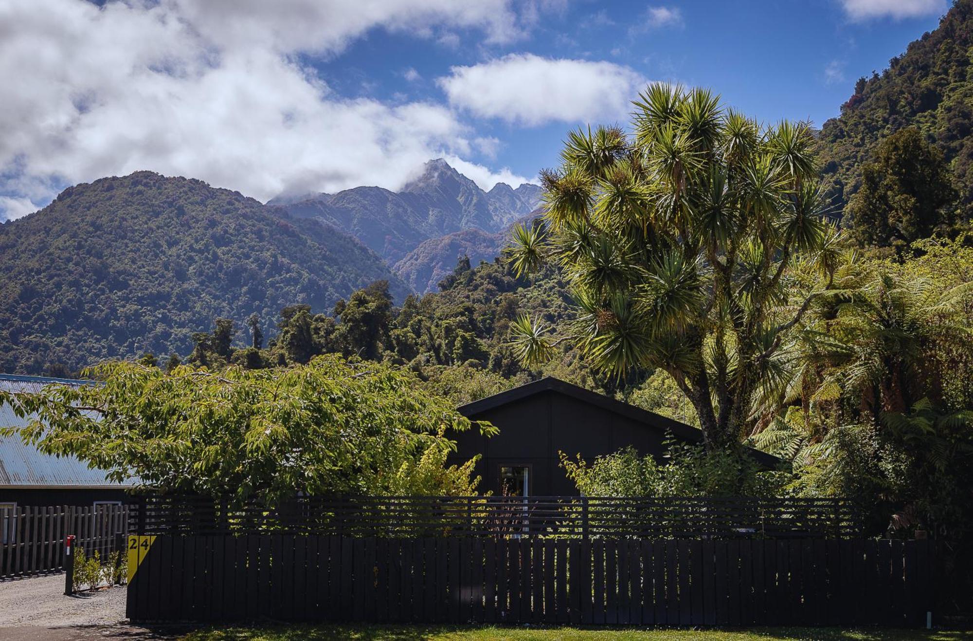 Villa Two Four Cron Franz Josef Esterno foto